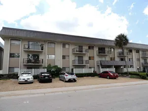 4606 W GRAY Street #101 - image 3