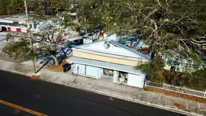 1140 NE CLEVELAND Street - image 2